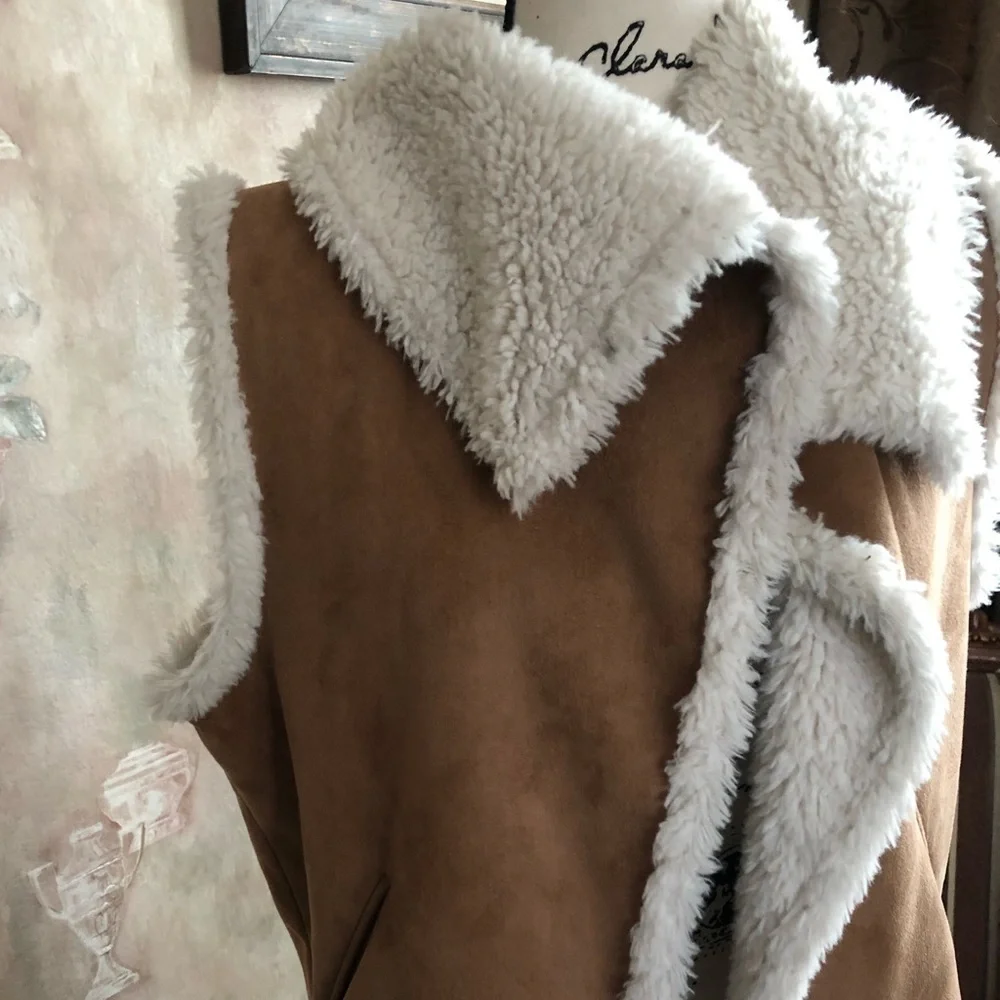 HINGE TAN AND CREAM COZY CHIC LARGE BROWN VEST